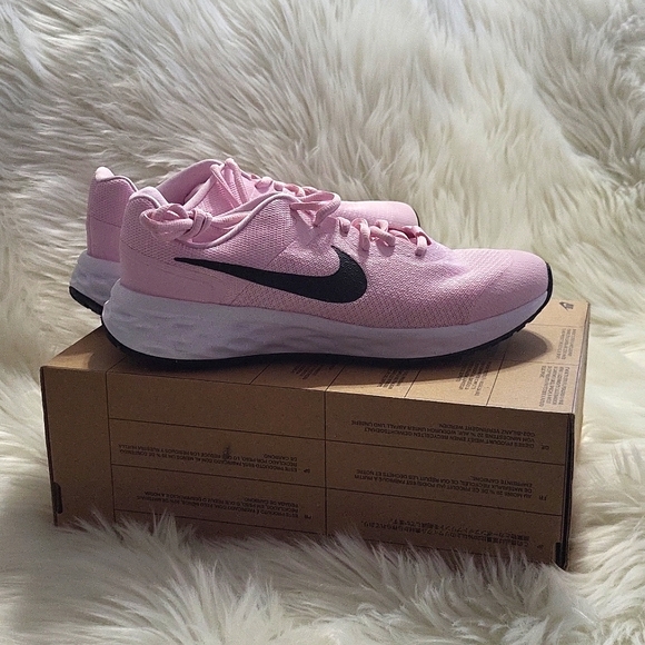 New nike - Picture 2 of 6